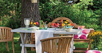 Decorating Your Garden for New Year Decorating Garden for New Year