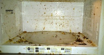 Easy Tips for Cleaning a Microwave Oven