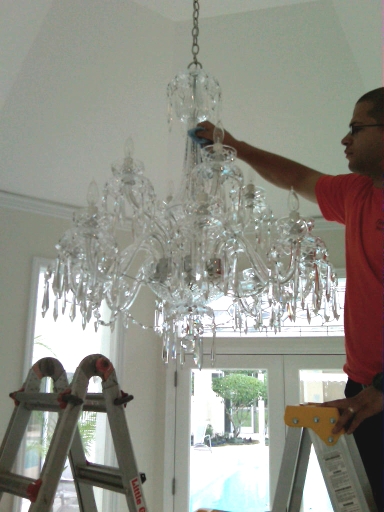 How to clean light fixtures and chandeliers